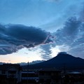 8月22日富士宮からの早朝富士山 おはようございます(^ ^)なんと！台風だと思ったら、富士山見えるじゃありませんか(^ ^)左にデカイ吊るし雲付き！