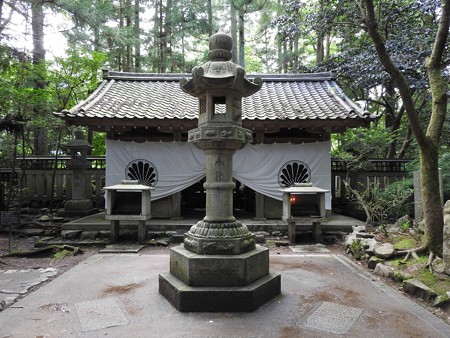 鞍馬寺08 奥の院 魔王殿 二柱の真ん中に陰陽合体の六角灯籠
