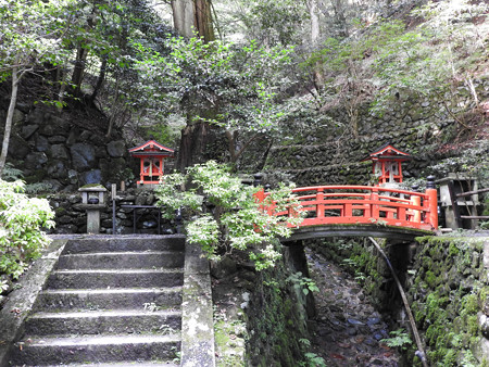 鞍馬寺40 玉杉大黒天と玉杉恵比寿尊を結ぶ双福橋