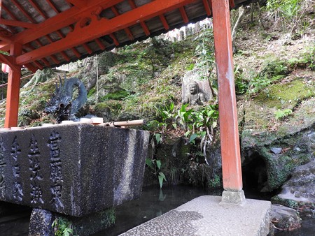 石山寺21 手水舎