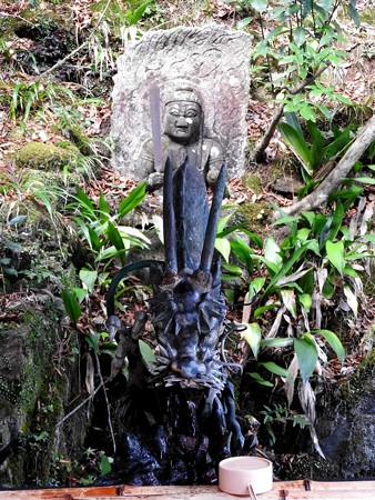 石山寺24 手水舎 龍と不動