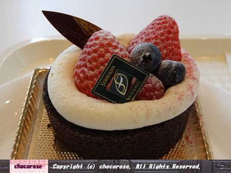 バレンタイン限定チョコレートロールケーキ