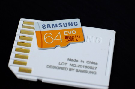 2016.08.20　机　microSDXCカード 64GB EVO UHS-I