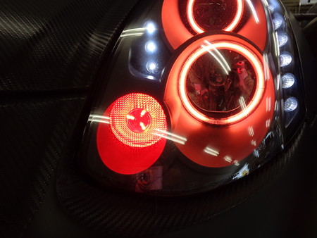 スカイラインＶ３５クーペ　東京都　ウインカー２色ＬＥＤ　赤