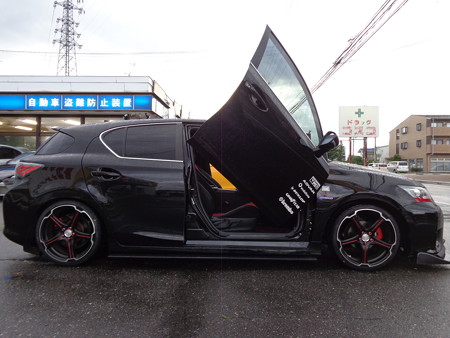レクサスＣＴ２００ｈ　山梨県　ガルウイング取付　サイド