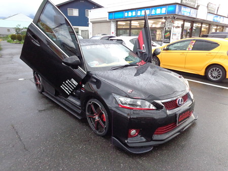 レクサスＣＴ２００ｈ　山梨県　ガルウイング取付　斜め