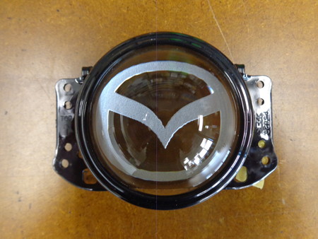 デミオ　埼玉県　プロジェクター７色ＬＥＤ加工　マツダロゴ