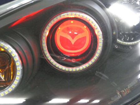 デミオ　埼玉県　プロジェクターＬＥＤ加工　マツダロゴ加工(1)