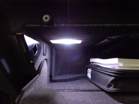 ＢＭＷ　Ｍ５　ルームランプＬＥＤ交換　グローブＢＯＸ