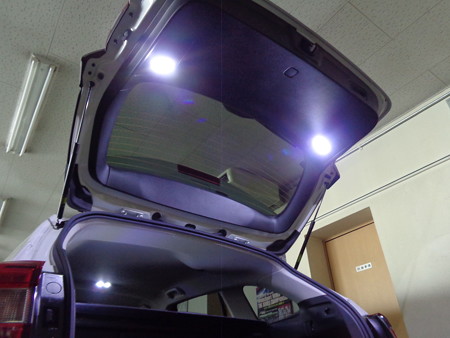 レヴォーグ　愛知県　バックドアＬＥＤ取付後