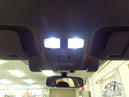 レヴォーグ　愛知県　ルームランプＬＥＤ取付後