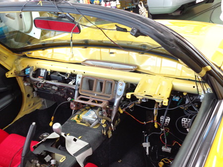 Ｓ２０００　愛知県　２ＤＩＮナビ取付　ダッシュボード取り外し
