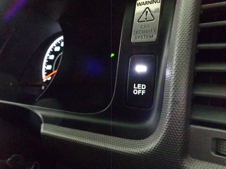 ハイエース　中古車納車　ＬＥＤスイッチ