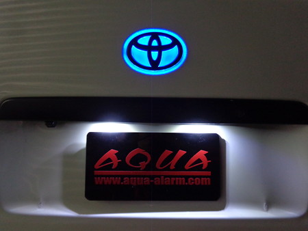 ハイエース　中古車納車　リアエンブレムＬＥＤ
