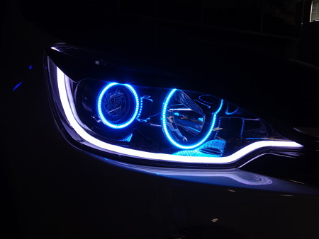 トヨタＡＱＵＡ　愛知県　ＮＥＷアウディ風ＬＥＤホワイト・ブルーイカリング