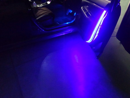 レヴォーグ　埼玉県　ドアＬＥＤ取付１