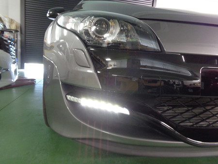 メガーヌ　岐阜県　純正スモールをデイライトへ変更