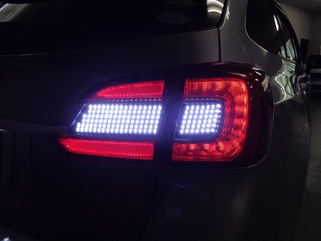 レヴォーグ　テールＬＥＤバージョン３取付　スモール＆バック