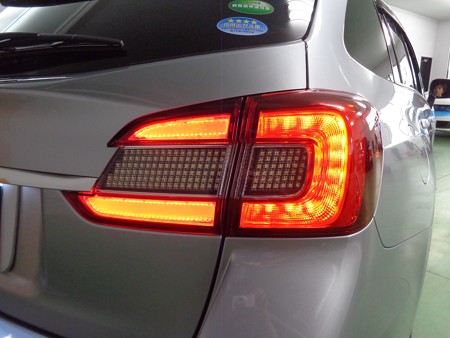 レヴォーグ　テールＬＥＤバージョン３取付　スモール