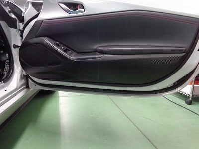 ロードスターＮＤ５ＲＣ　傷防止カーボンシート　ドアパネル ロゴ無し