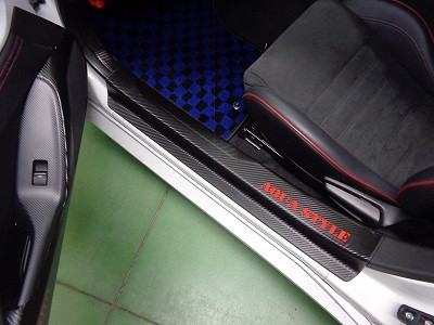 ロードスターＮＤ５ＲＣ　傷防止カーボンシート　ステップパネル　ロゴ有り