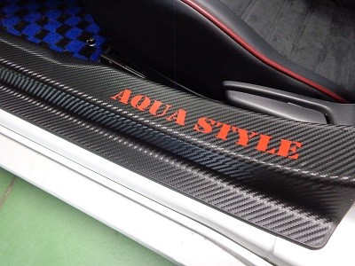 ロードスターＮＤ５ＲＣ　傷防止カーボンシート　ステップパネル　ＡＱＵＡ　ＳＴＹＬＥロゴ