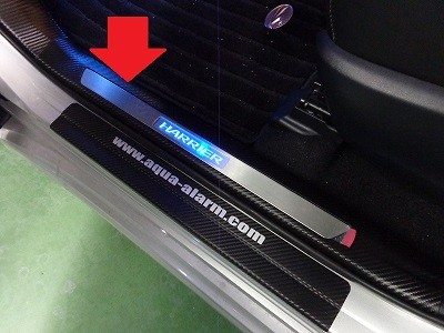 ハリアー６０系　傷防止シート　ステップパネル　貼り込み後　助手席側
