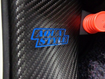 トヨタＡＱＵＡ　傷防止シート　キックパネル　ロゴ有り　装着後