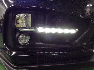 レヴォーグＳＴＩ　神奈川県　デイライトスモークフィルム施工後　デイライト点灯時