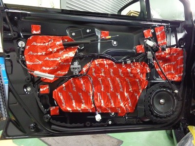 レヴォーグＳＴＩ　神奈川県　フロントドアデッドニング左