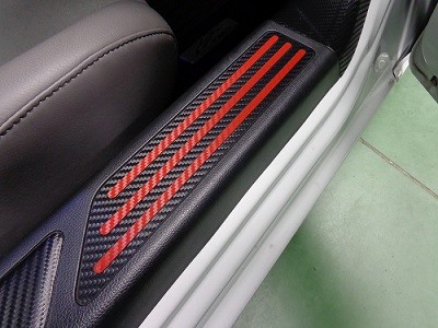 Ｓ６６０　ステップパネルカーボンシート　３本ライン　レッドカーボン