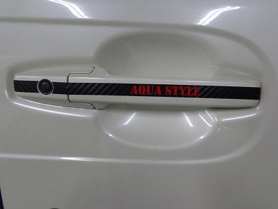 ドアハンドルカーボンシート　ＡＱＵＡＳＴＹＬＥロゴ　ロゴカラー　レッド400