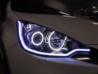 トヨタＡＱＵＡ　新潟県　ＮＥＷアウディ風ＬＥＤ＆イカリング　ホワイト