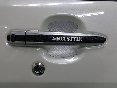 タント　ドアハンドルカーボンシート　ＡＱＵＡＳＴＹＬＥロゴ　ロゴカラーホワイト　シートブラックカーボン