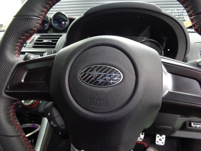 ＷＲＸ　ＳＴＩ　ＶＡＢ　ステアリングエンブレムカーボンシート加工