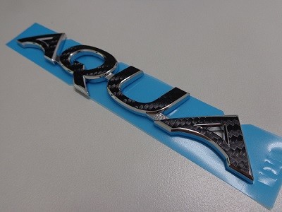 トヨタＡＱＵＡロゴエンブレムカーボンシート