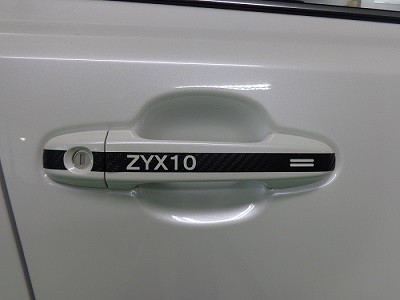 DSC09421 400Ｃ－ＨＲ　ドアハンドルカーボンシート　型式ロゴ　ホワイト