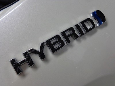 Ｃ－ＨＲ　ハイブリッドエンブレムカーボンシート加工