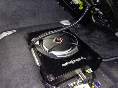 ＮＥＷインプレッサスポーツ　シート下ロックフォードウーファー取付