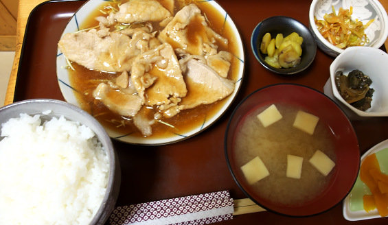 豚肉の生姜焼き定食 PC100019
