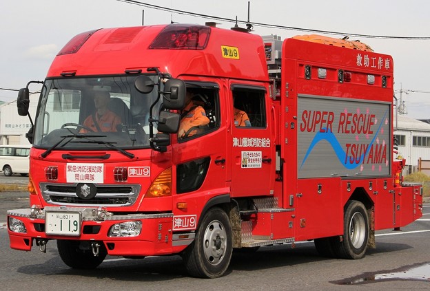 岡山県津山圏域消防組合　lll型救助工作車