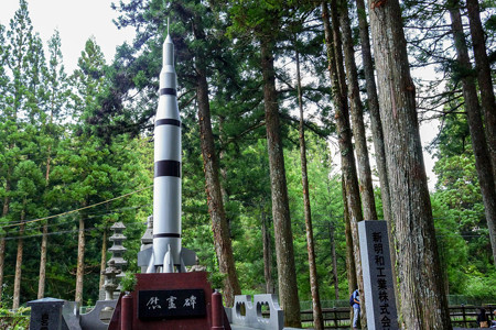 高野山奥の院 アポロ型墓標