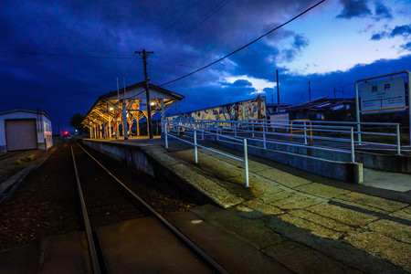 ブルーアワーの長井駅