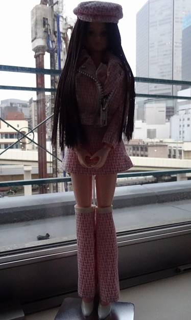 ｼﾞｪﾆｰJ5用ﾌｧｯｼｮﾝｳｪｱを着て大阪にやってきたREINA