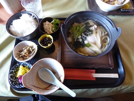 Aランチ、焼うどんかと思ったら、鍋焼きぃ～