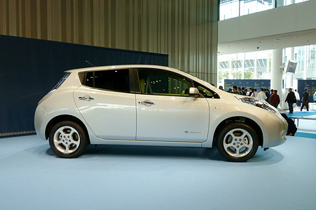 日産「リーフ」　１