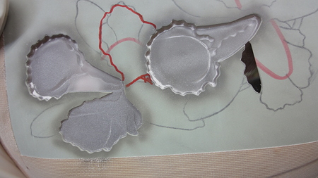 今日の作品 カトレア 花びらのひだ。コムめくって半分、まためくって半分弱く彫る