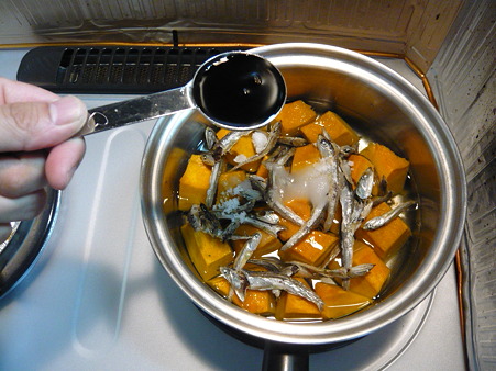 南瓜と煮干の煮物 008