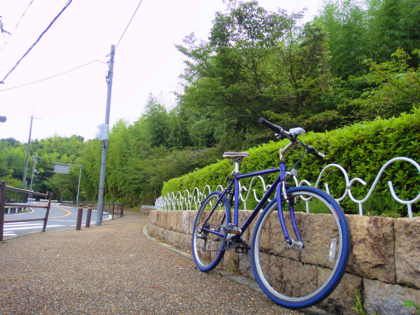 清滝峠を登りきった地点で記念撮影