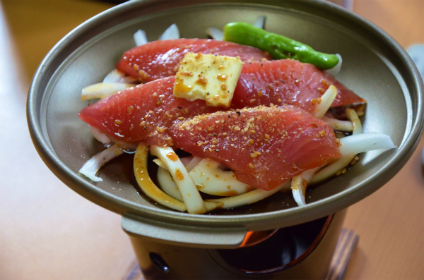 エビが嫌いな次男は代わりにマグロステーキを注文